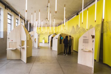 İnsanlar Ventura Lambrate Milan, İtalya, Fuorisalone ziyaret