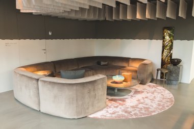 Fuorisalone 2016, Milano, İtalya Merkezi'nde sergilenen kanepe