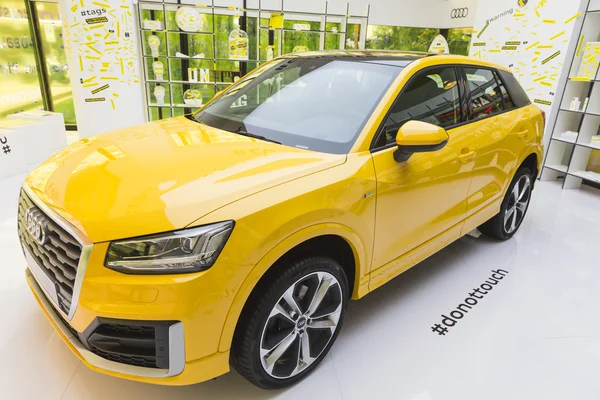 Nieuwe Audi Q2 auto tentoongesteld in Fuorisalone 2016 in Milaan, Italië — Stockfoto