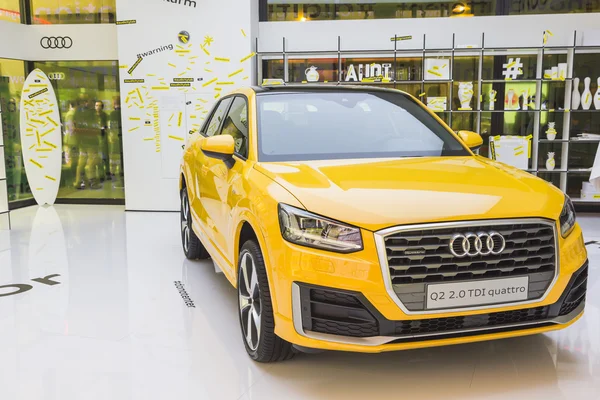 Nieuwe Audi Q2 auto tentoongesteld in Fuorisalone 2016 in Milaan, Italië — Stockfoto