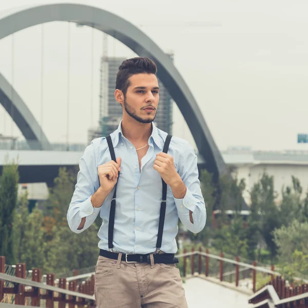 Young handsome man posing in an urban context — Stock Photo, Image
