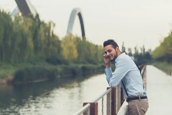 Young handsome man posing in an urban context — Stock Photo, Image