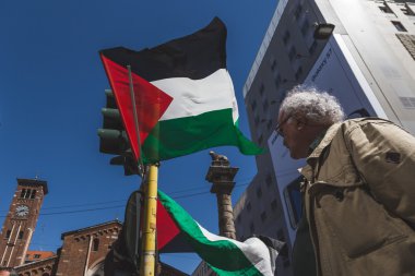 Milano, Ita'da 2016 Kurtuluş Günü Geçit Töreni'nde Filistin bayrağı