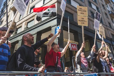 Yahudi Tugayı'na karşı çıkan Filistin yanlısı göstericiler