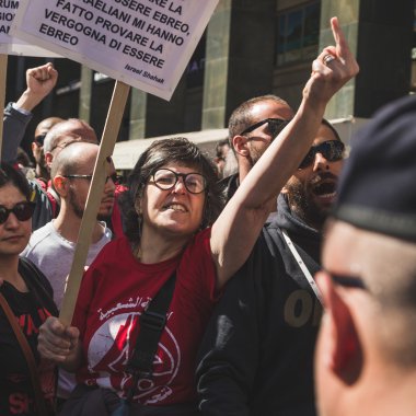 Yahudi Tugayı'na karşı çıkan Filistin yanlısı göstericiler