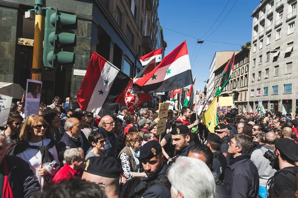 Pro-Palestijnse demonstranten die de Joodse Brigade betwisten — Stockfoto