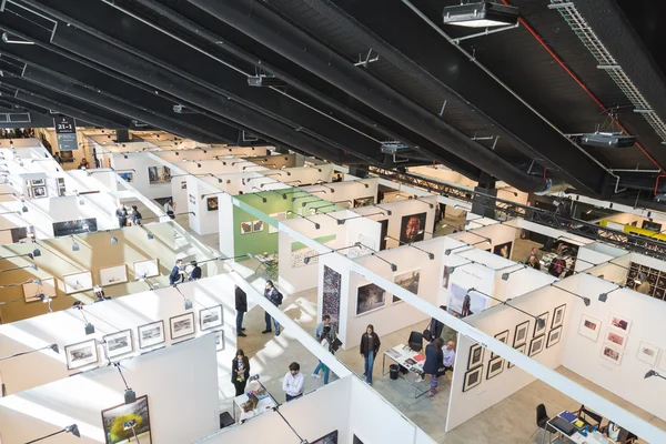 Top vista de pessoas e estandes no MIA 2016 em Milão, Itália — Fotografia de Stock