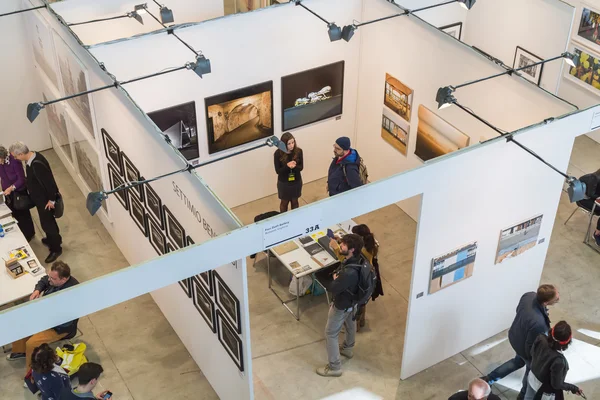 Top View van mensen en stands bij Mia 2016 in Milaan, Italië — Stockfoto