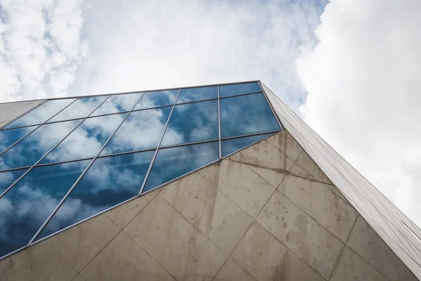 Detalhe arquitectónico da Casa da Música no Porto, Portugal — Fotografia de Stock