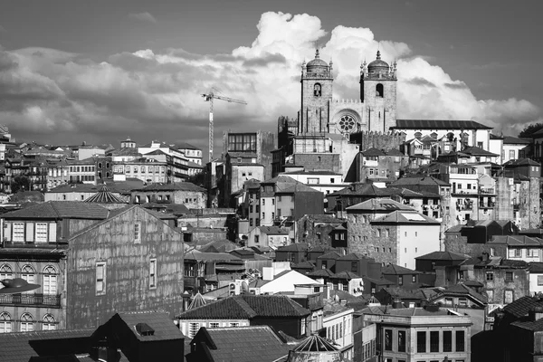 Porto, Portekiz'deki eski şehir merkezinin panoramik manzarası — Stok fotoğraf