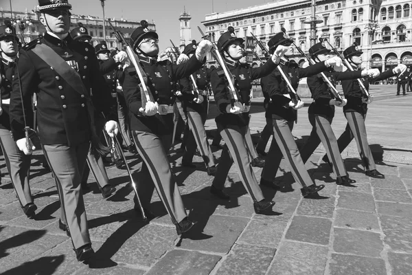 Kadeti z vojenských škol v Miláně v Itálii — Stock fotografie