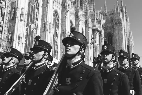 Teulie Askeri Okulu öğrencileri Milano, İtalya