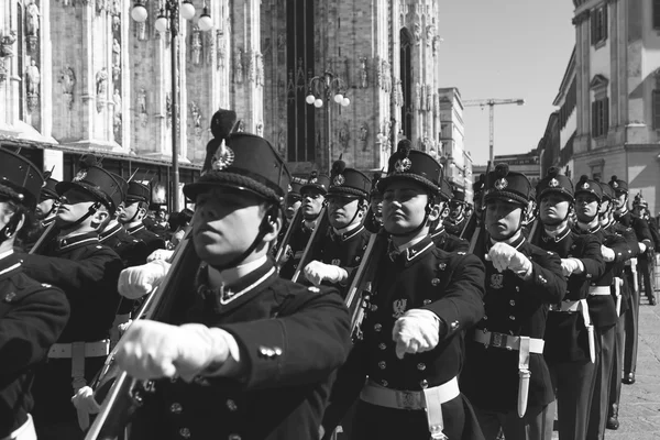 Teulie Askeri Okulu öğrencileri Milano, İtalya