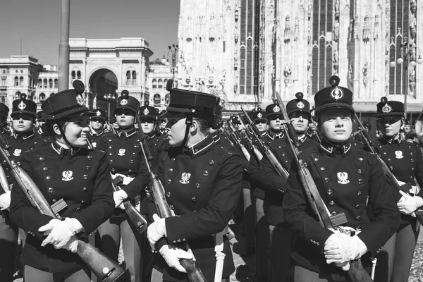 Cadetes de escola militar em Milão, Italia — Fotografia de Stock