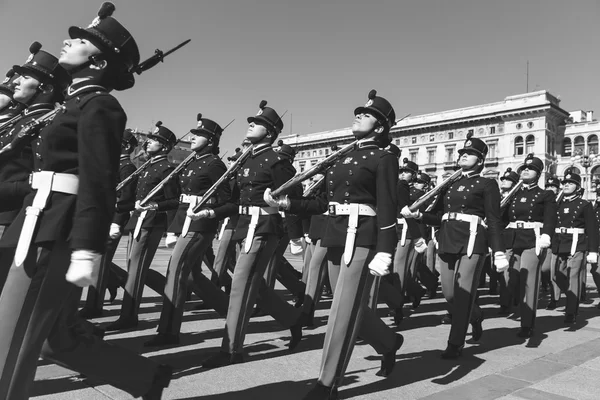 Teulie Askeri Okulu öğrencileri Milano, İtalya