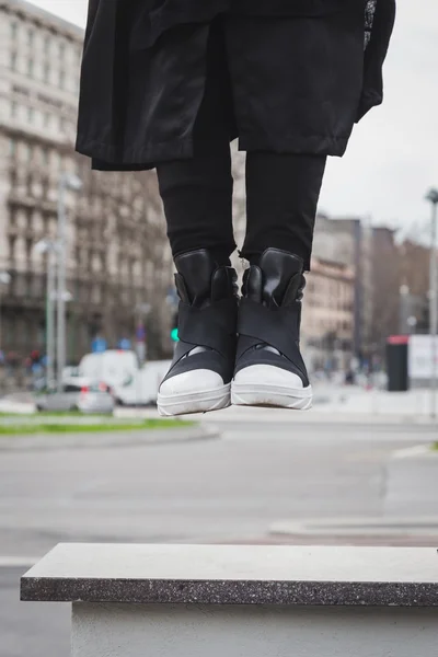 Detail of shoes of a man posing in the street — Stock Photo, Image