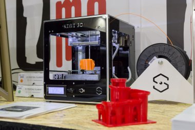 Teknoloji Hub Milan, İtalya, 3D printerlere harcama maddeler