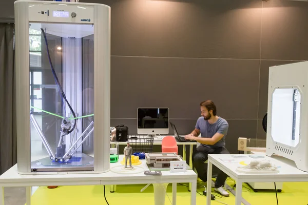 3D εκτυπωτή στο διανομέα τεχνολογία στο Μιλάνο της Ιταλίας — Φωτογραφία Αρχείου