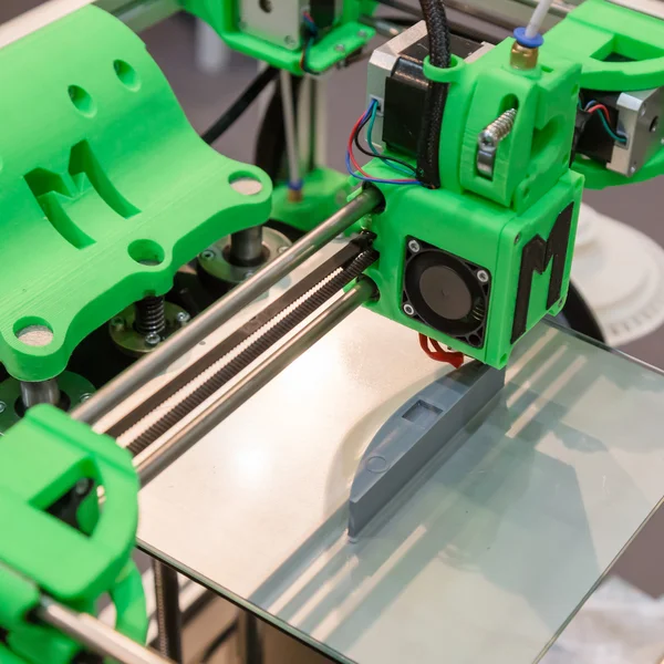 Detail van 3D-printer bij Technology hub in Milaan, Italië — Stockfoto