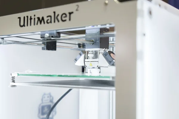 Detail van 3D-printer bij Technology hub in Milaan, Italië — Stockfoto