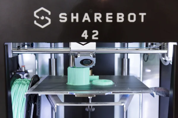 Detail van 3D-printer bij Technology hub in Milaan, Italië — Stockfoto