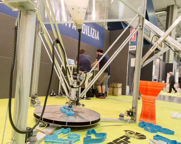 Huge 3d printer at Technology Hub in Milan, Italy — Stock Photo, Image