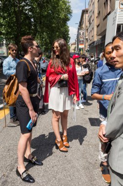 Milan erkekler moda haftası sırasında moda insanlar 