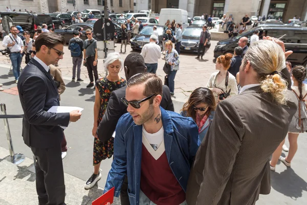 Fashionable people during Milan Men's Fashion Week — Stock Photo, Image