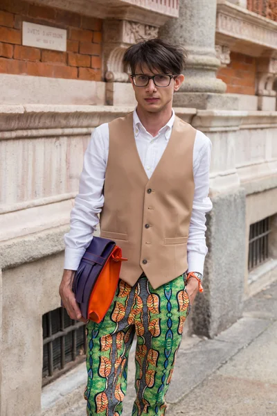 Fashionable man posing during Milan Men's Fashion Week — Stock Photo, Image