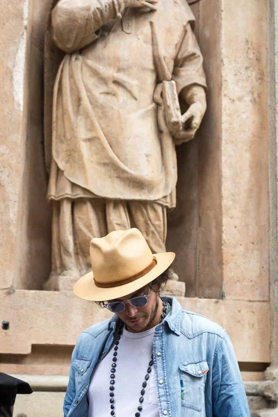 Fashionable man posing during Milan Men's Fashion Week — Stock Photo, Image