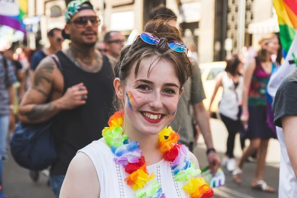 Personas en el Orgullo 2016 en Milán, Italia — Foto de Stock