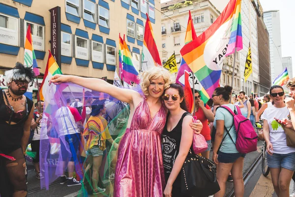 Osoby w Pride 2016 w Mediolan, Włochy — Zdjęcie stockowe