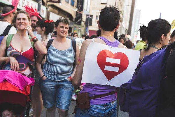 Osoby w Pride 2016 w Mediolan, Włochy — Zdjęcie stockowe