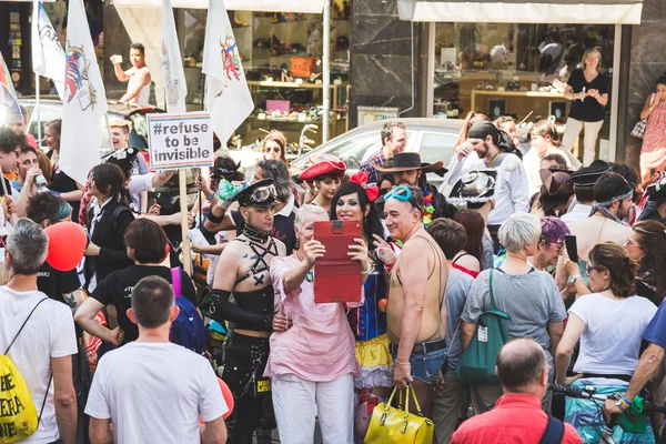 People bij Pride 2016 in Milaan, Italië — Stockfoto