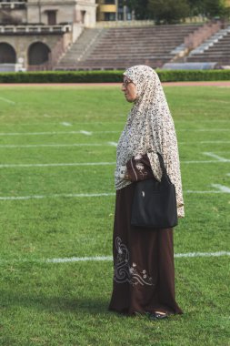 Milano, İtalya'da Bayramı kutlayan Müslüman insanlar