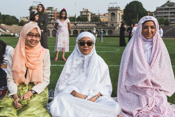 Muslim orang merayakan Idul Fitri di Milan, Italia — Stok Foto