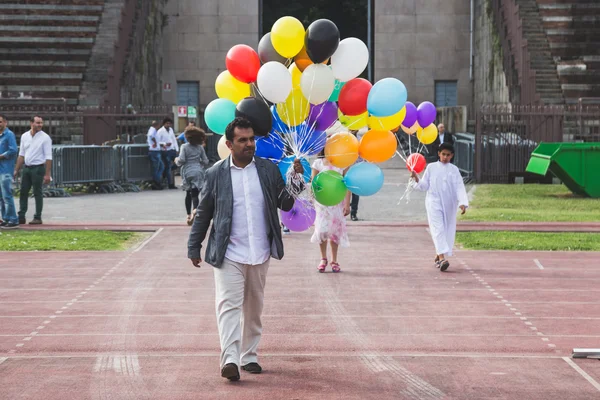 Muslim orang merayakan Idul Fitri di Milan, Italia — Stok Foto