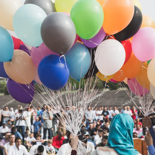 Muslimska folket firar Eid i Milano, Italien — Stockfoto