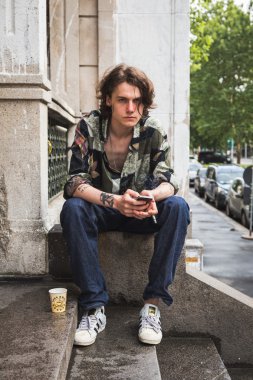  Güzel model backstage içinde poz