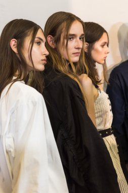  Backstage içinde poz güzel modelleri