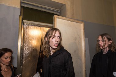  Backstage içinde poz güzel modelleri