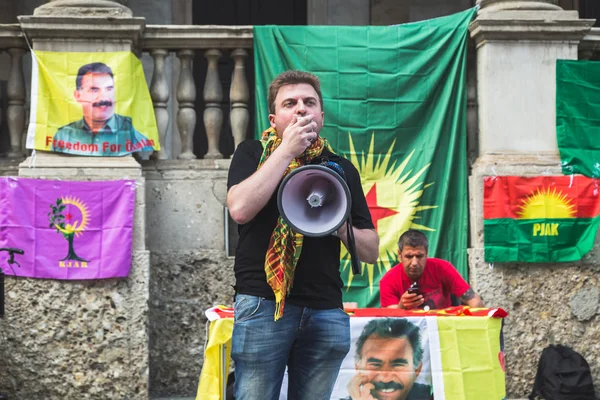 Kurdish activists protesting in Milan, Italy — Stock Photo, Image