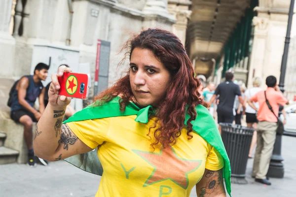 Kurdish activist protesting in Milan, Italy — Stock Photo, Image