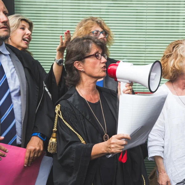 Italian lawyers protesting in Milan, Italy — Stock Photo, Image