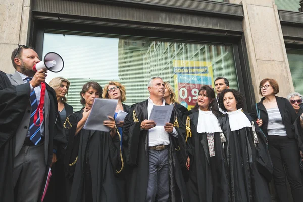 Italian lawyers protesting in Milan, Italy — Stock Photo, Image
