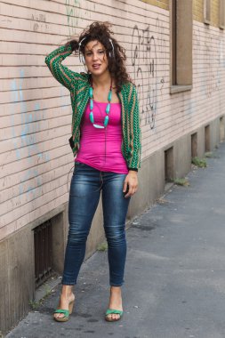 Güzel bir esmerin portresi