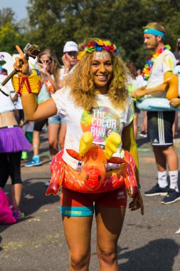 Binlerce insan renk çalıştırmak katılmak