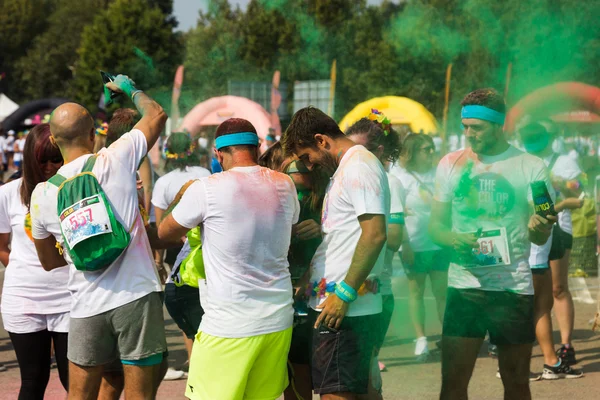 Thousands of people take part in the Color Run — Stock Photo, Image