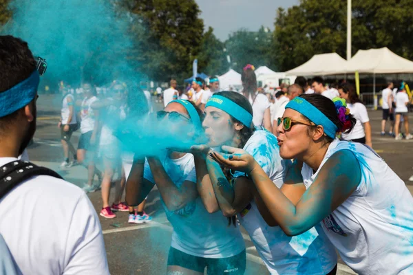 Miles de personas participan en el Color Run —  Fotos de Stock