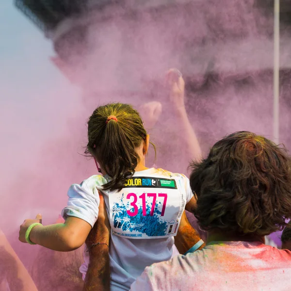 Duizenden mensen deelnemen aan de Color Run — Stockfoto